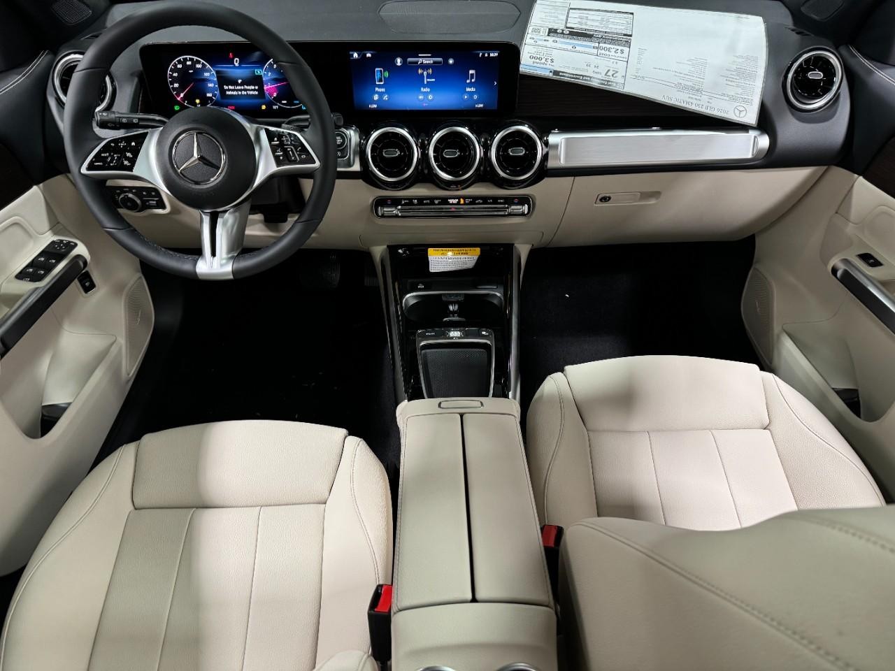 Mercedes-Benz GLB Vehicle Full-screen Gallery Image 12