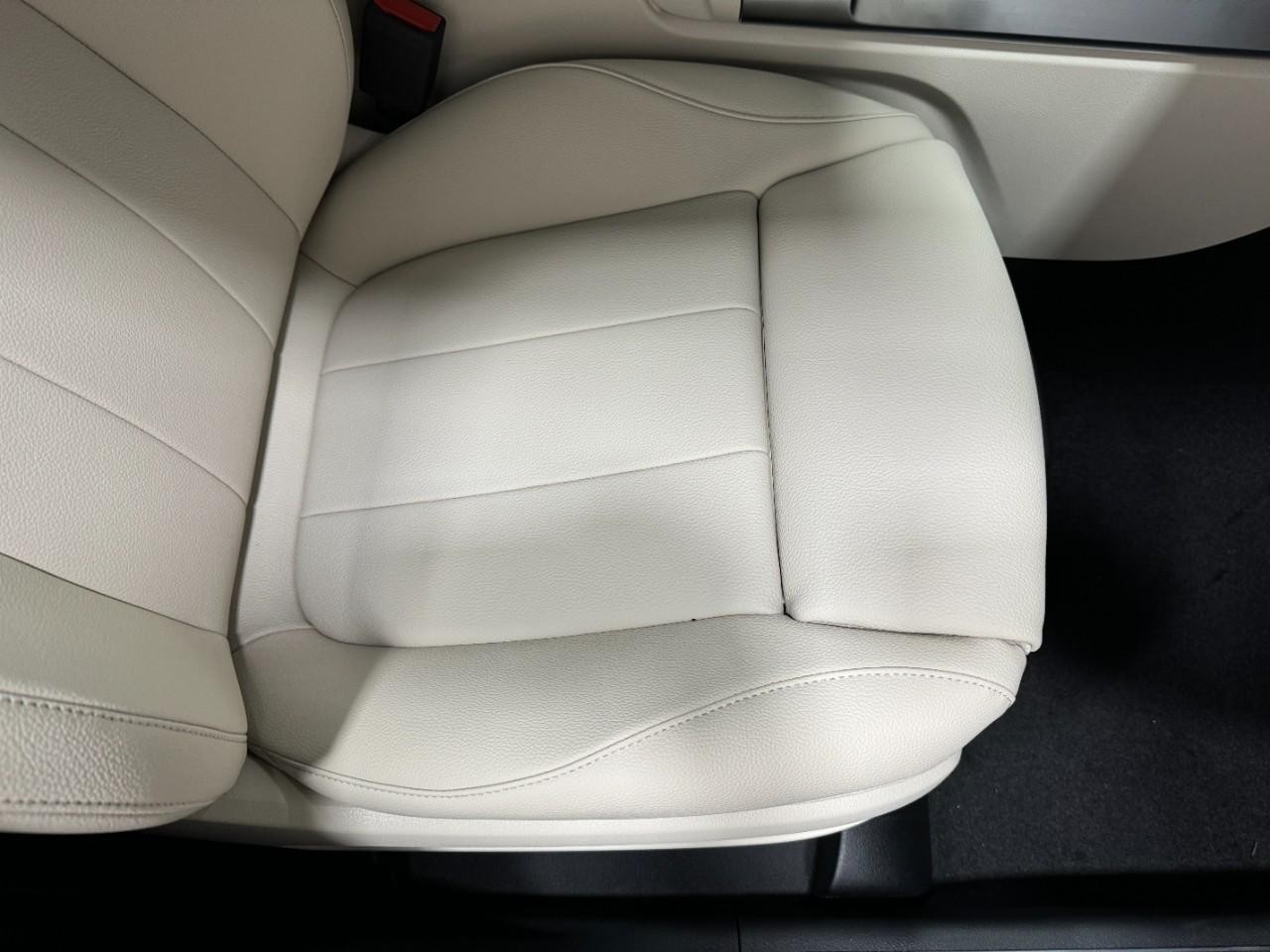 Mercedes-Benz GLB Vehicle Full-screen Gallery Image 19