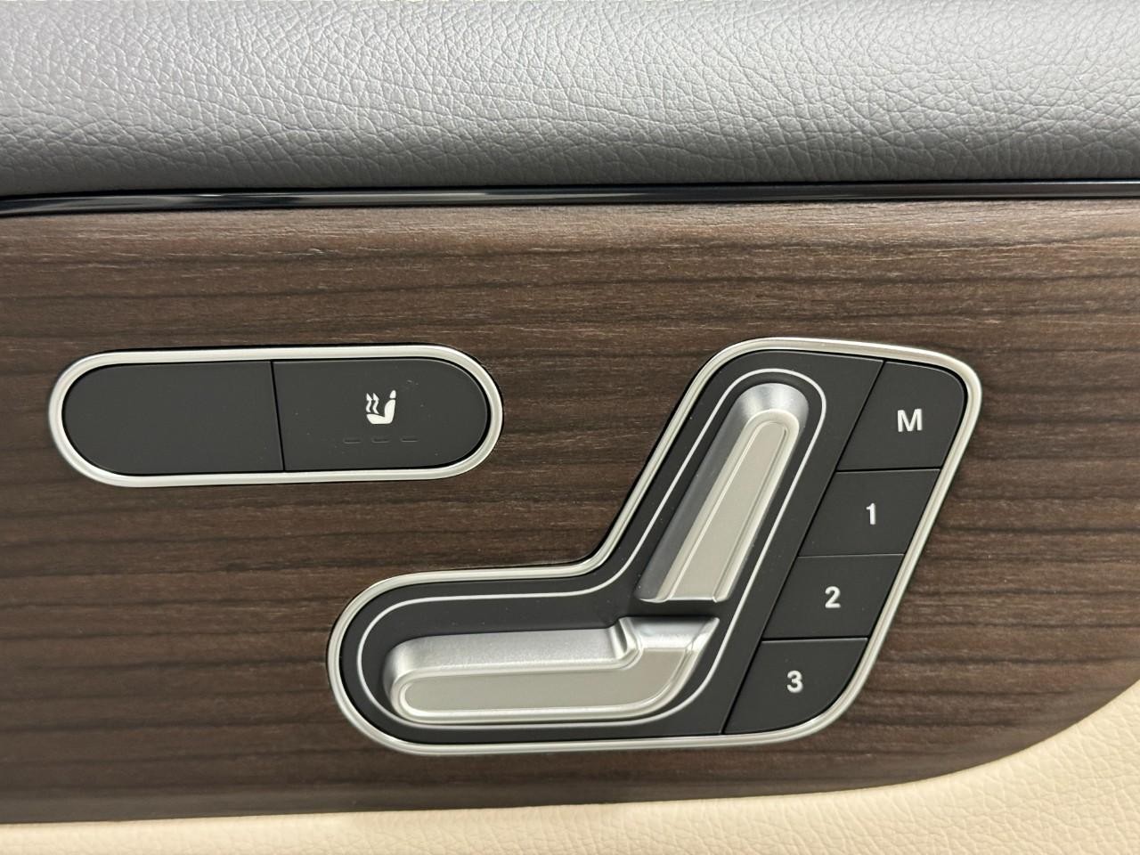 Mercedes-Benz GLB Vehicle Full-screen Gallery Image 21