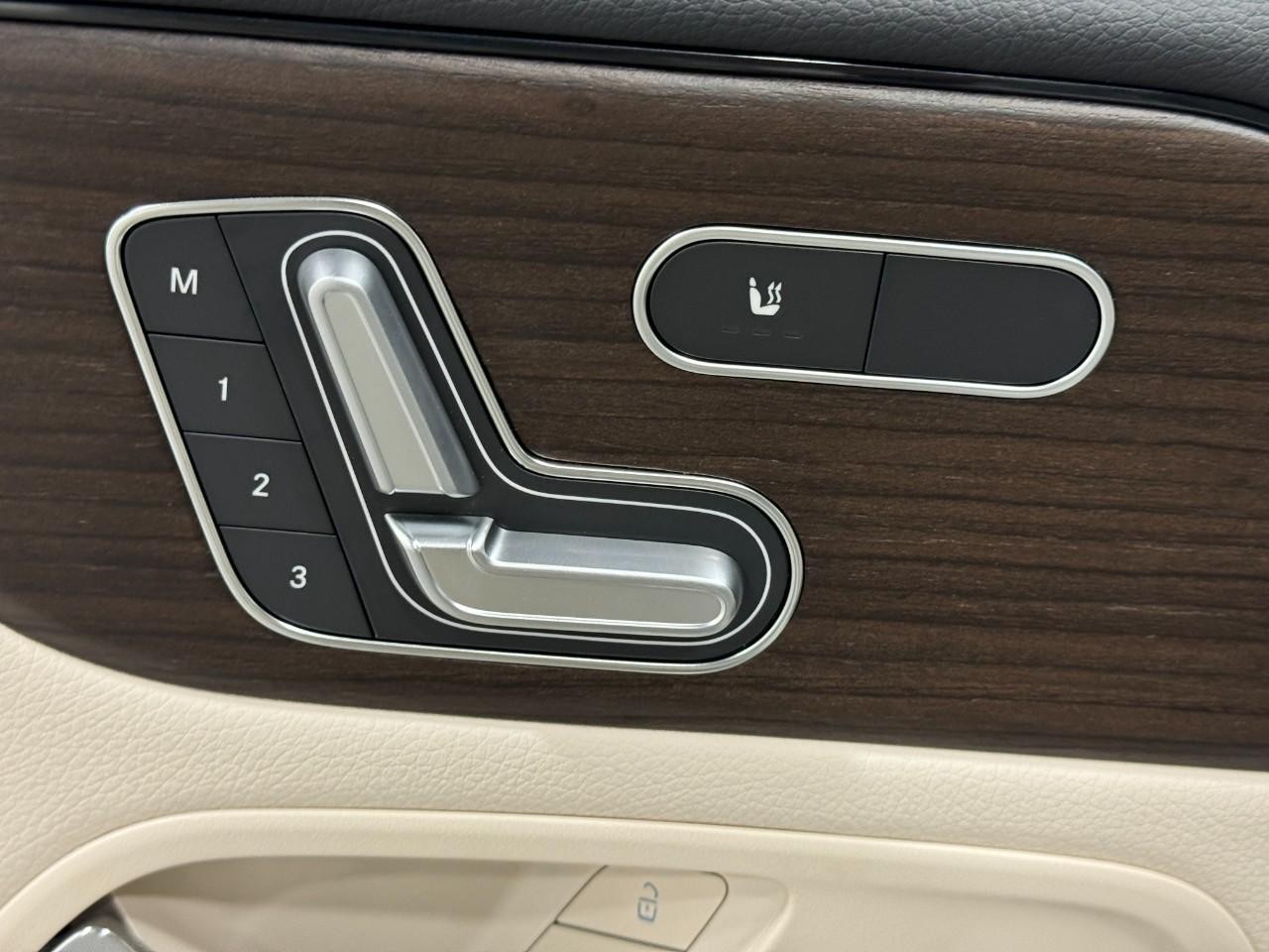 Mercedes-Benz GLB Vehicle Full-screen Gallery Image 24