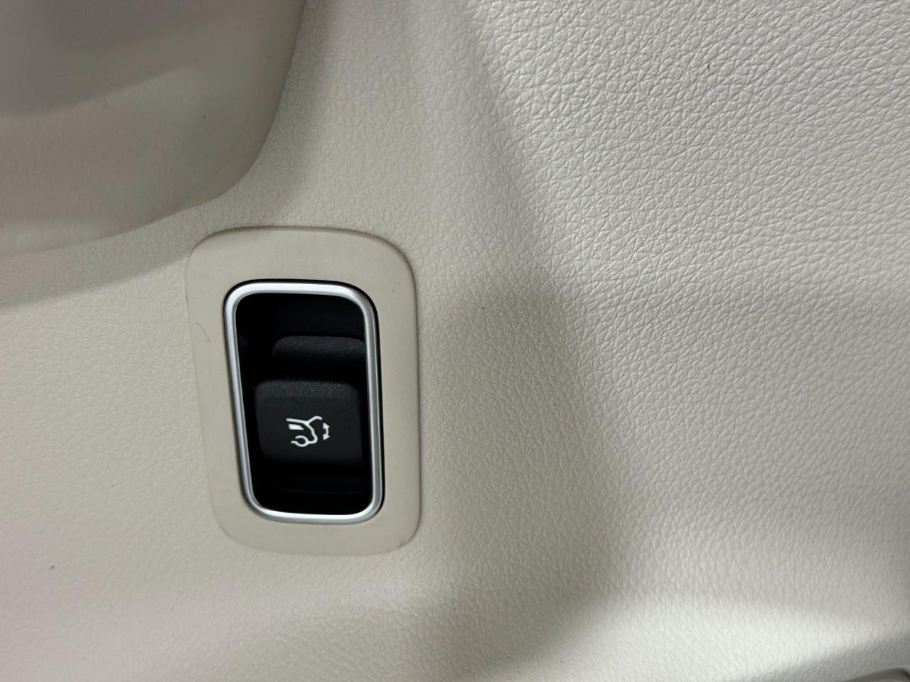 Mercedes-Benz GLB Vehicle Full-screen Gallery Image 27