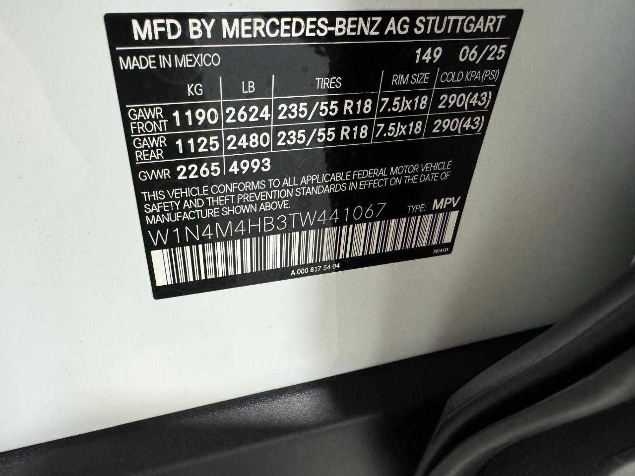 Mercedes-Benz GLB Vehicle Full-screen Gallery Image 37