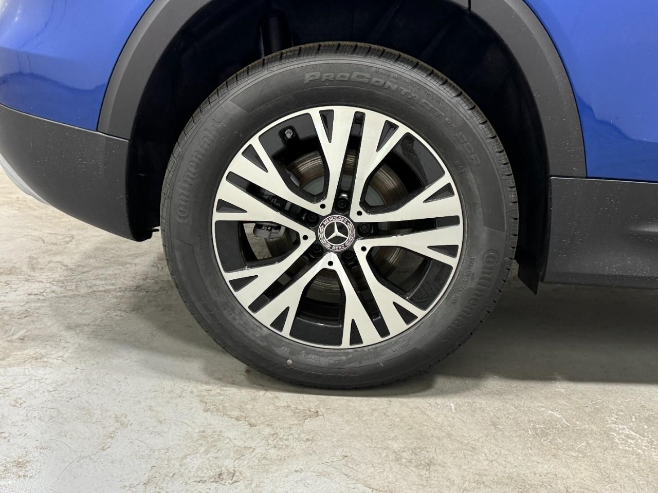 Mercedes-Benz GLB Vehicle Full-screen Gallery Image 5