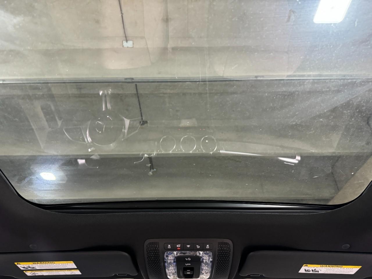 Mercedes-Benz GLB Vehicle Full-screen Gallery Image 11