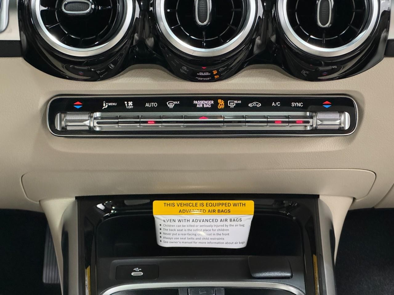 Mercedes-Benz GLB Vehicle Full-screen Gallery Image 15