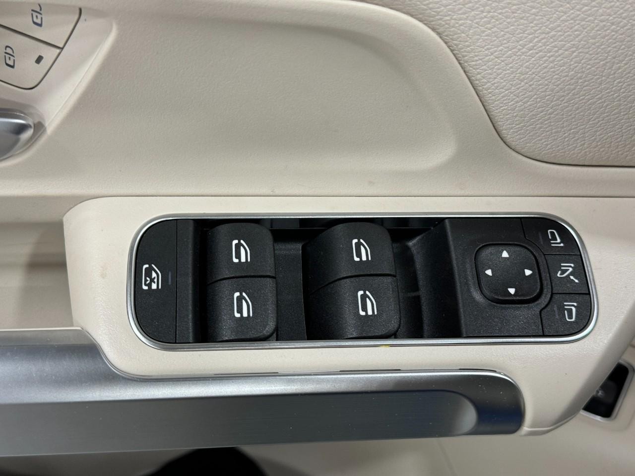 Mercedes-Benz GLB Vehicle Full-screen Gallery Image 26