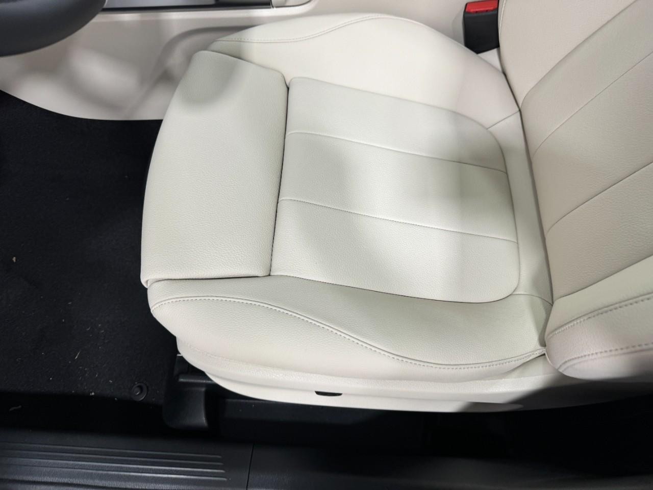 Mercedes-Benz GLB Vehicle Full-screen Gallery Image 29