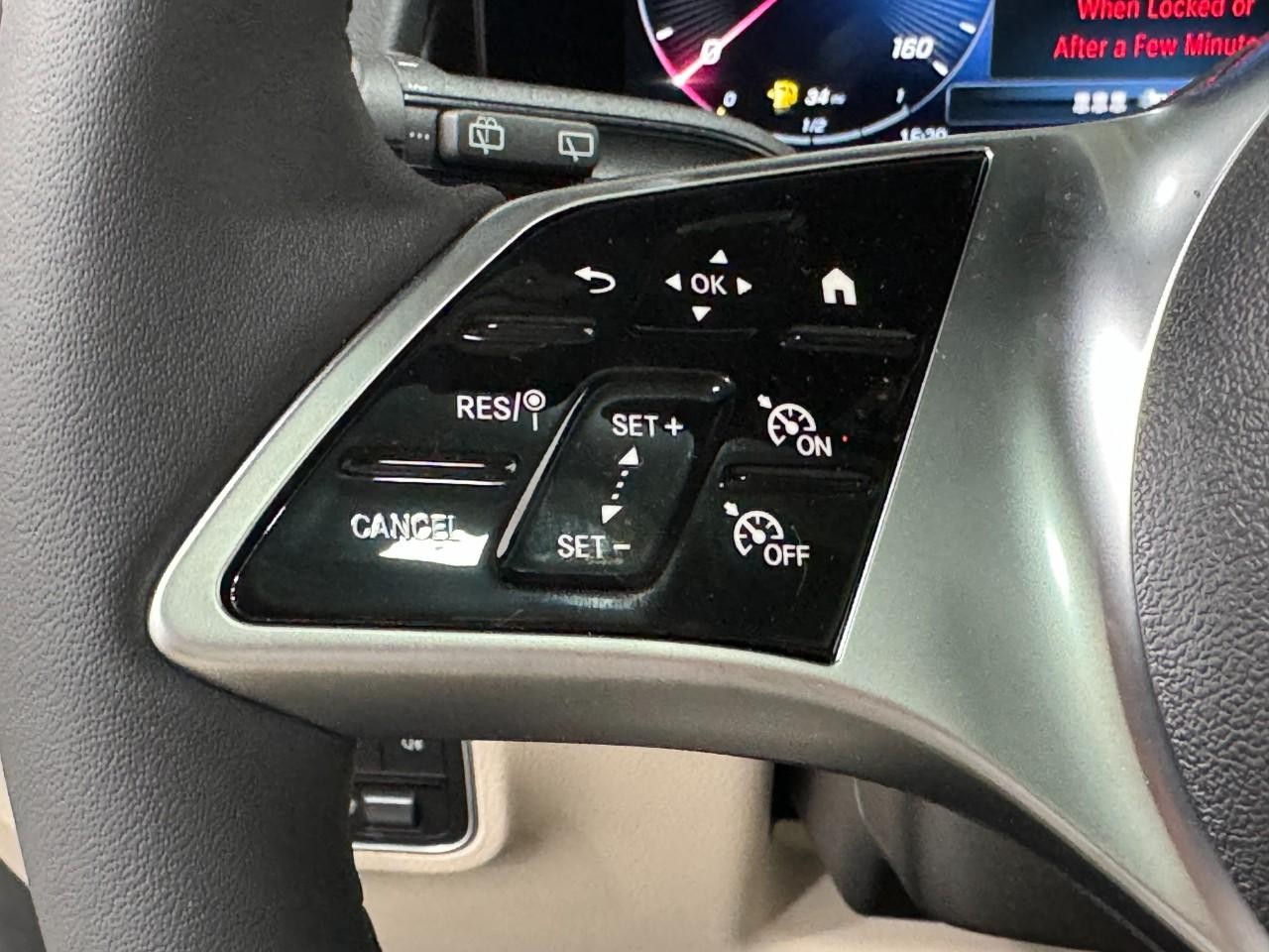 Mercedes-Benz GLB Vehicle Full-screen Gallery Image 32