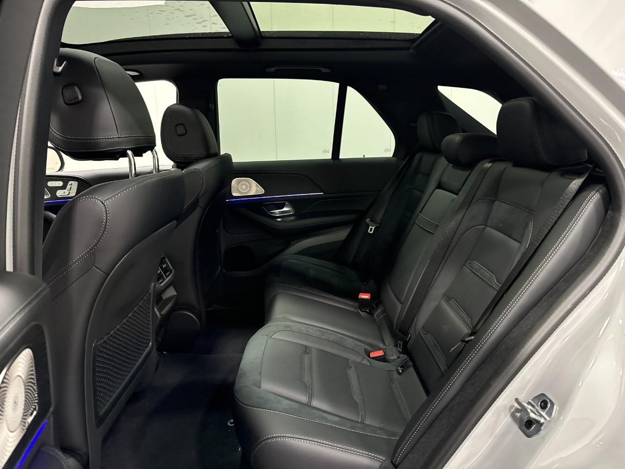 Mercedes-Benz GLE Vehicle Full-screen Gallery Image 8