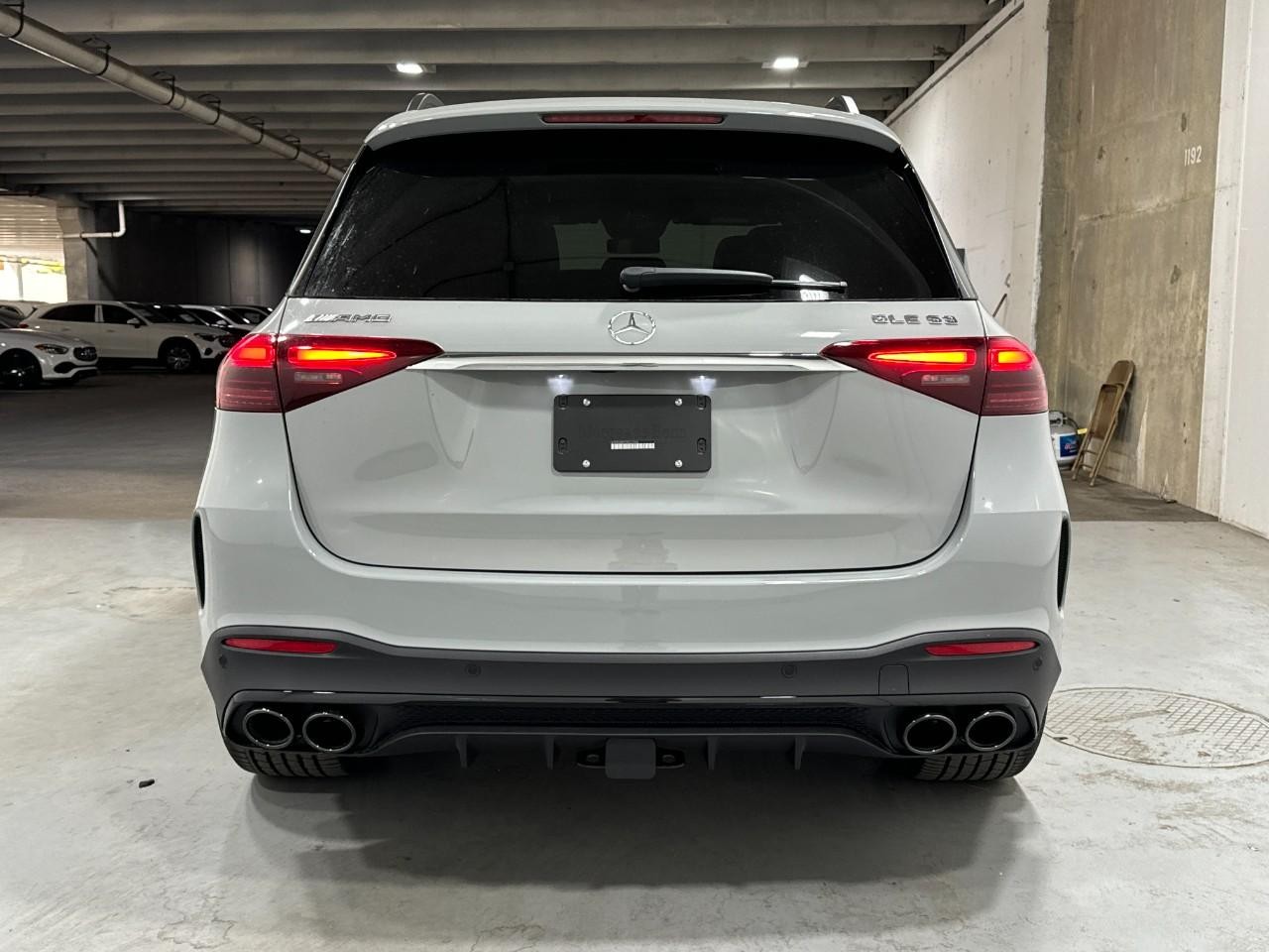 Mercedes-Benz GLE Vehicle Full-screen Gallery Image 9