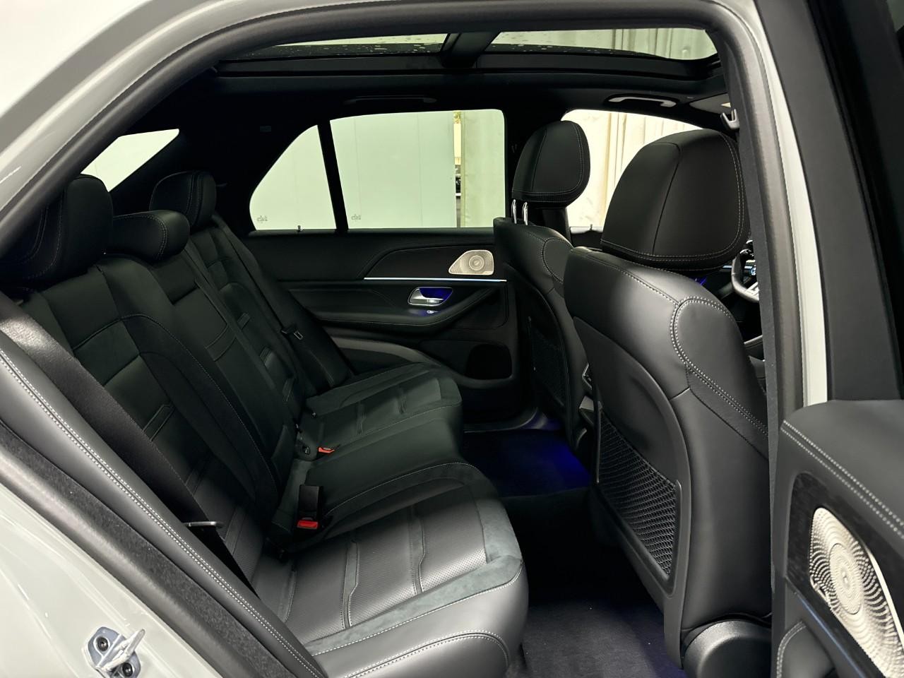 Mercedes-Benz GLE Vehicle Full-screen Gallery Image 10