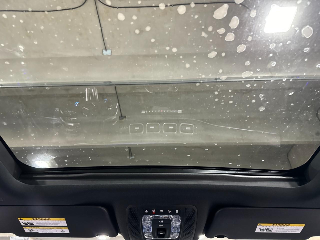 Mercedes-Benz GLE Vehicle Full-screen Gallery Image 11