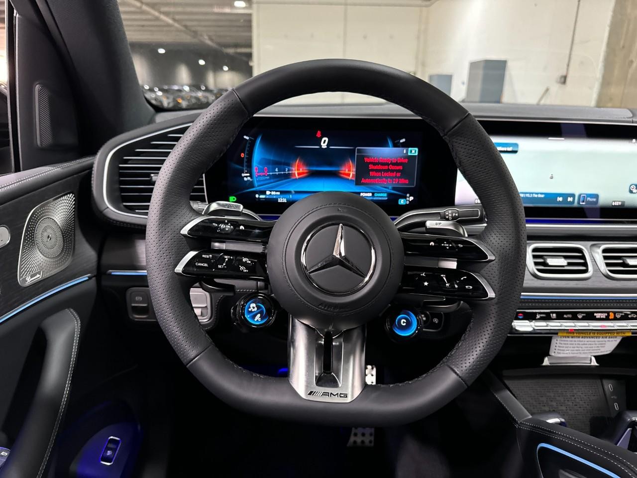 Mercedes-Benz GLE Vehicle Full-screen Gallery Image 13