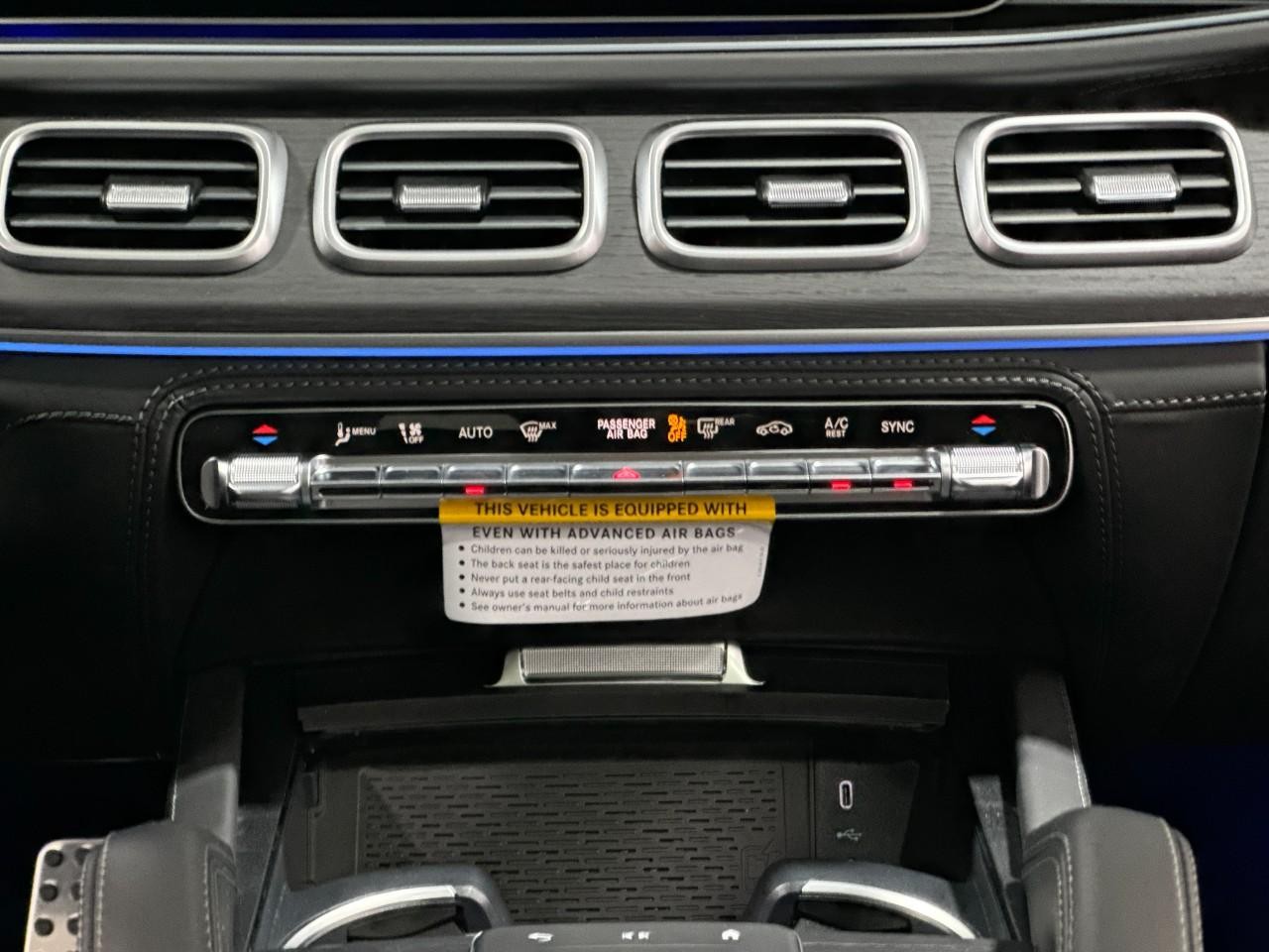 Mercedes-Benz GLE Vehicle Full-screen Gallery Image 15