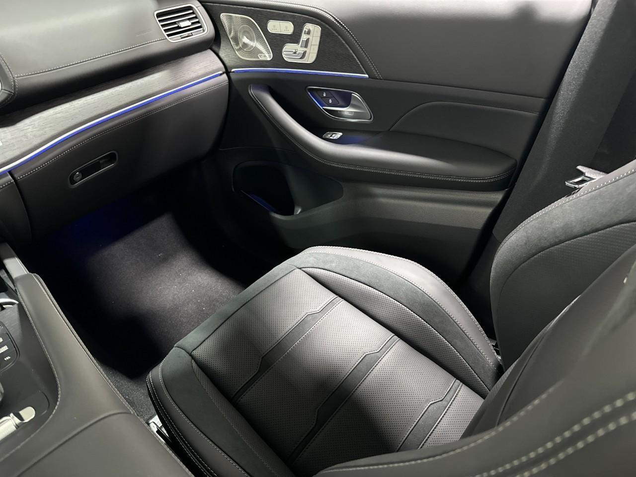 Mercedes-Benz GLE Vehicle Full-screen Gallery Image 17