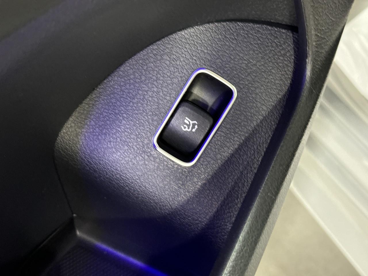 Mercedes-Benz GLE Vehicle Full-screen Gallery Image 27