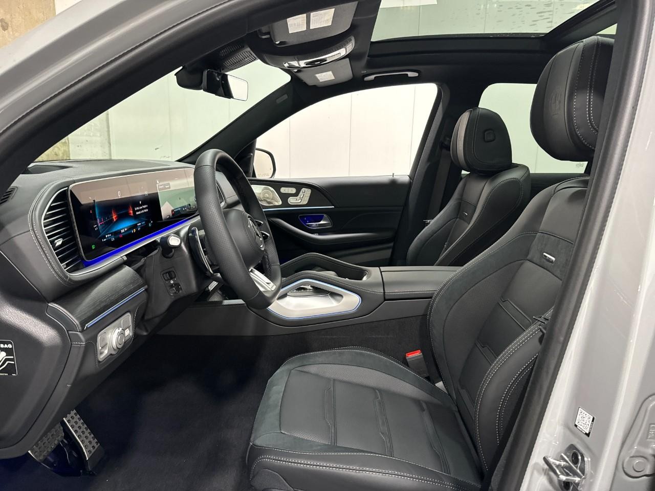 Mercedes-Benz GLE Vehicle Full-screen Gallery Image 28