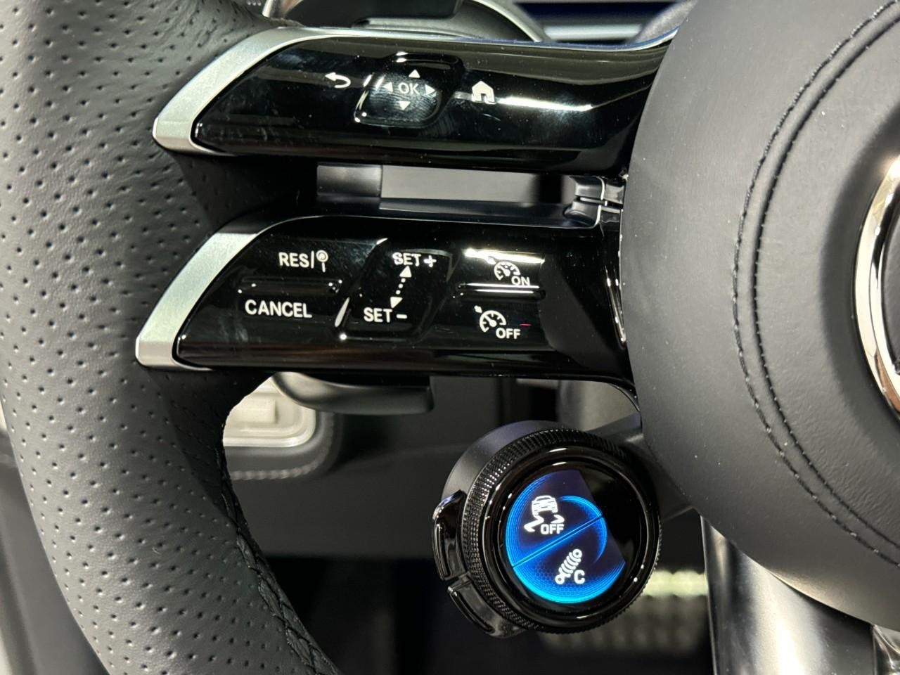 Mercedes-Benz GLE Vehicle Full-screen Gallery Image 31