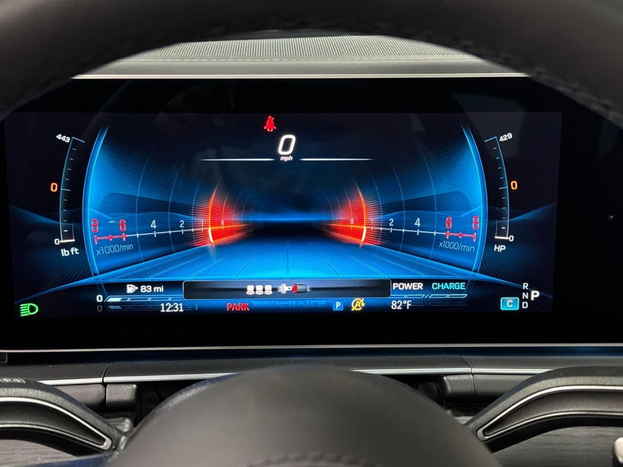 Mercedes-Benz GLE Vehicle Full-screen Gallery Image 33