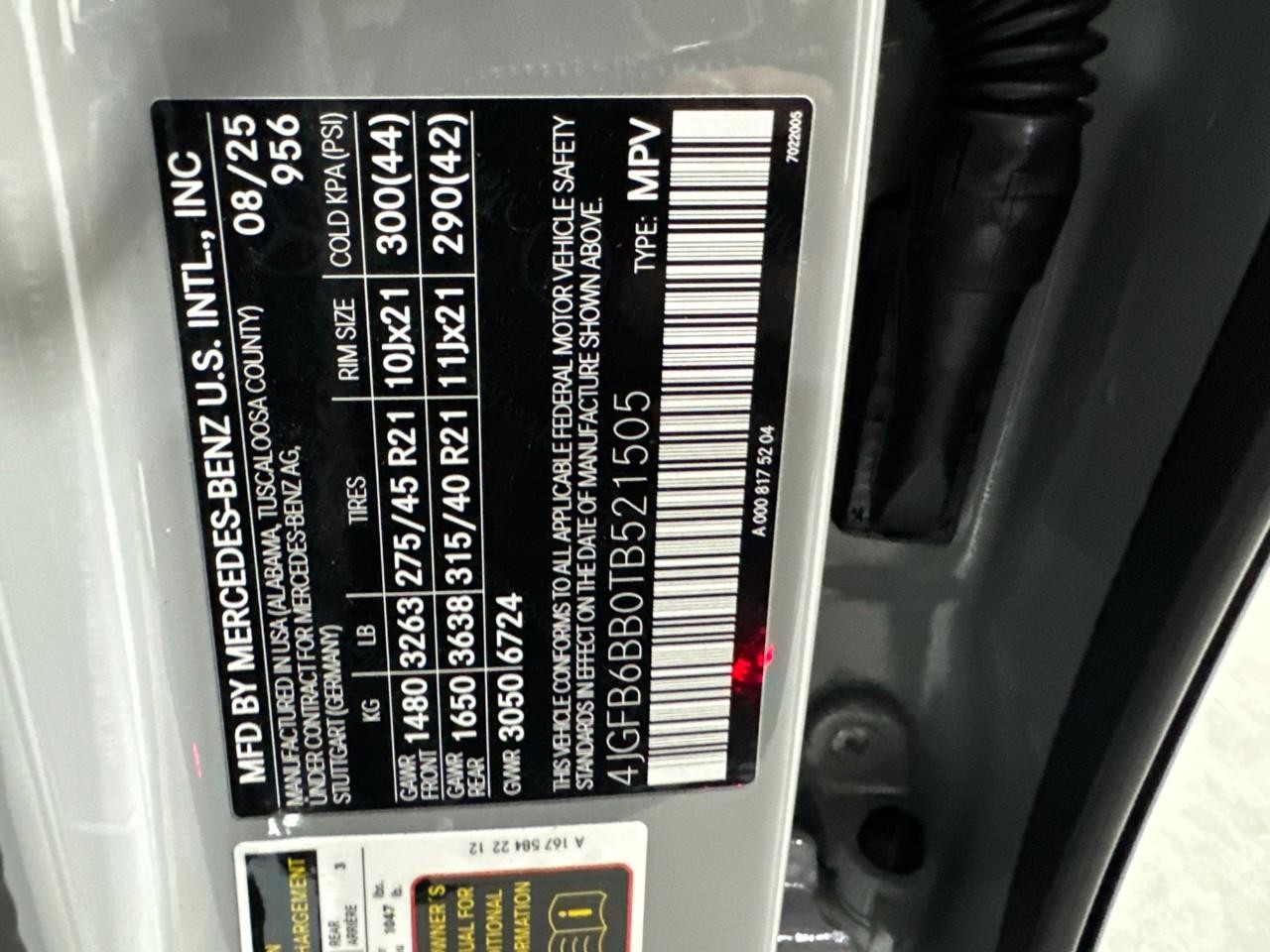 Mercedes-Benz GLE Vehicle Full-screen Gallery Image 36