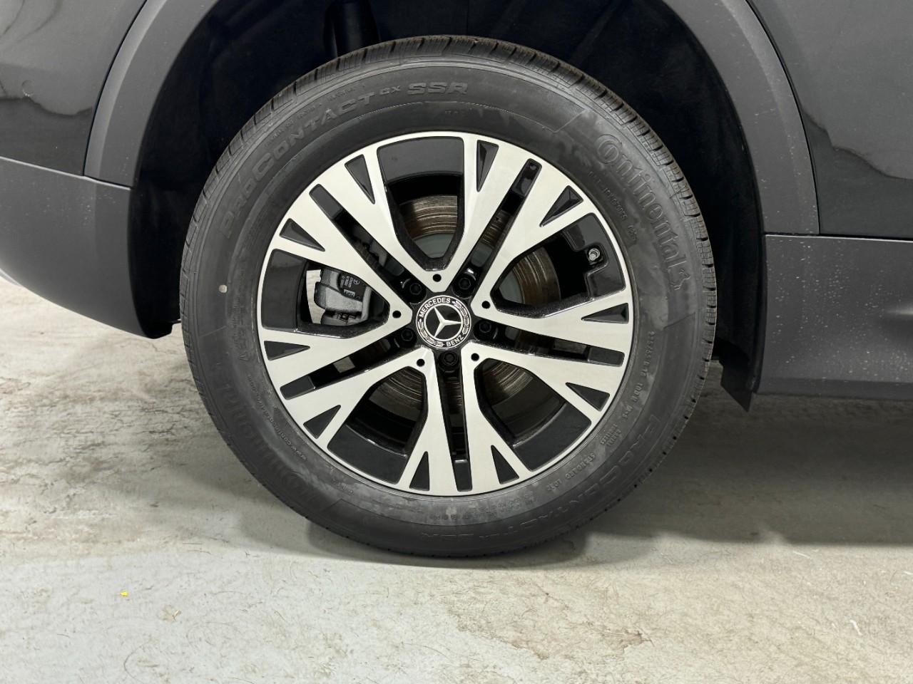 Mercedes-Benz GLB Vehicle Full-screen Gallery Image 5