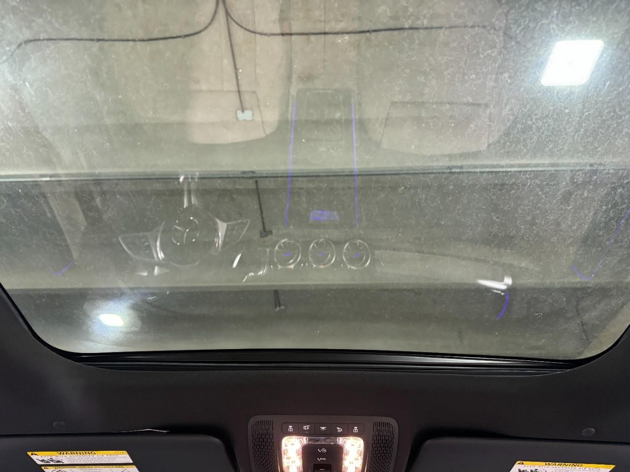 Mercedes-Benz GLB Vehicle Full-screen Gallery Image 11