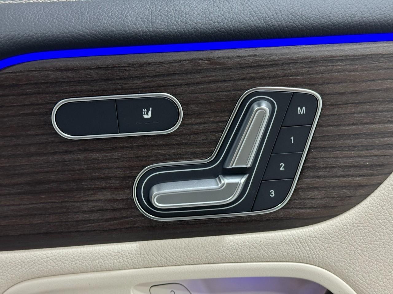 Mercedes-Benz GLB Vehicle Full-screen Gallery Image 21