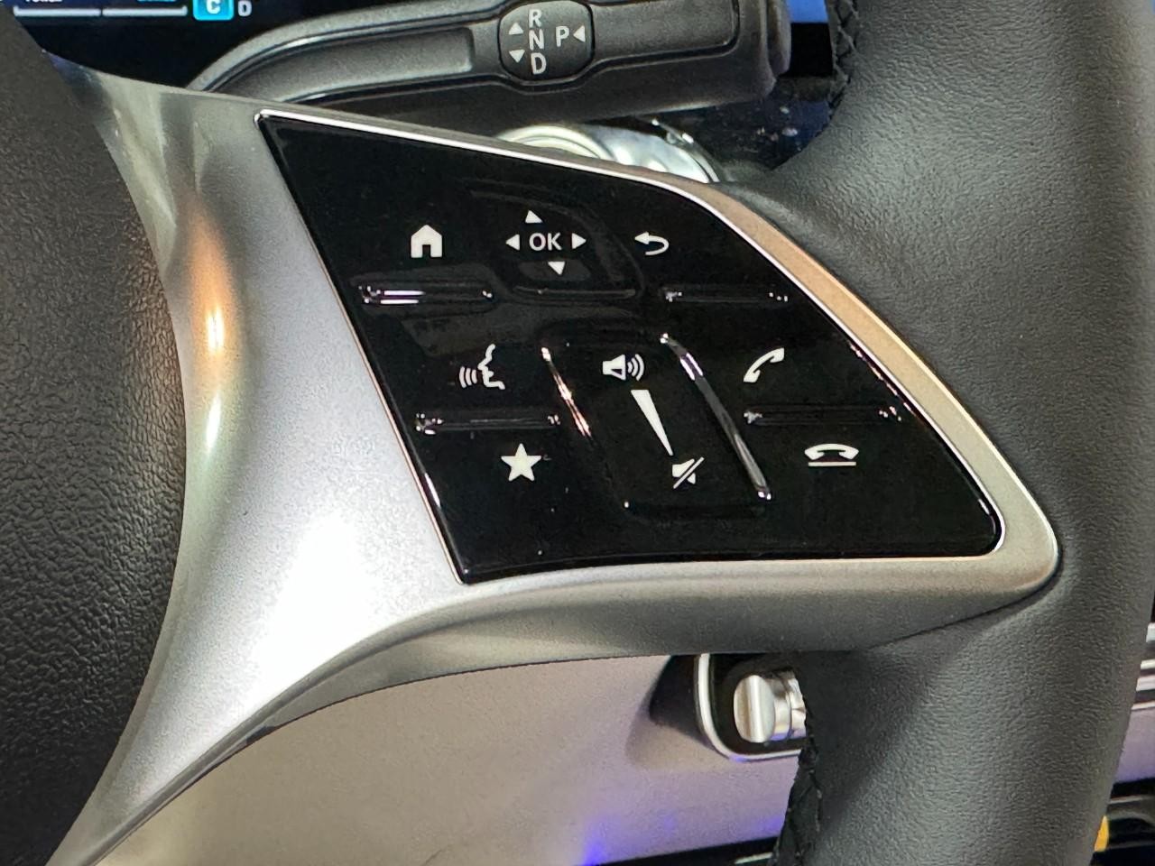 Mercedes-Benz GLB Vehicle Full-screen Gallery Image 33