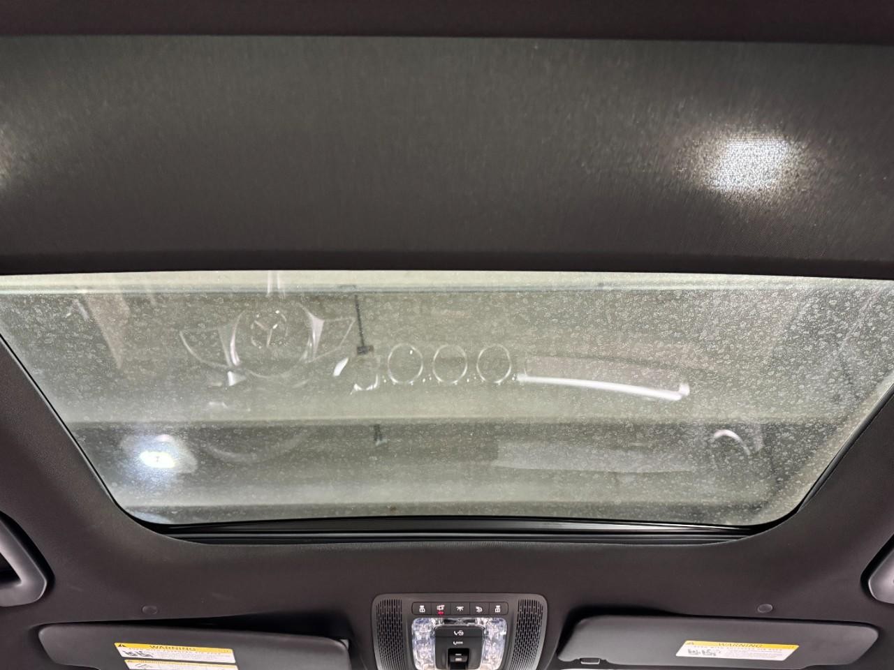 Mercedes-Benz GLB Vehicle Full-screen Gallery Image 11