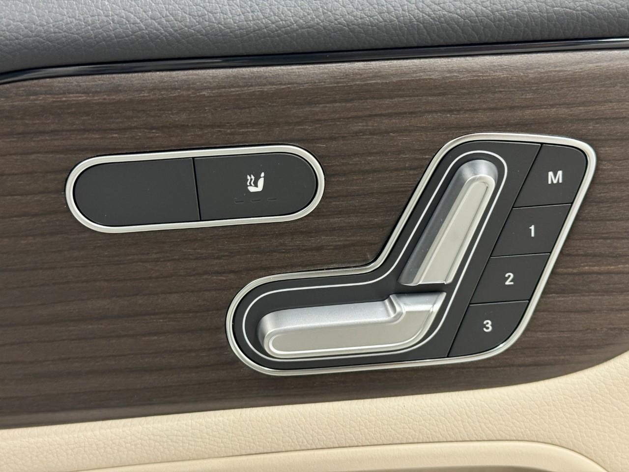 Mercedes-Benz GLB Vehicle Full-screen Gallery Image 20