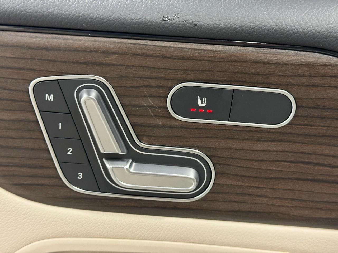 Mercedes-Benz GLB Vehicle Full-screen Gallery Image 23