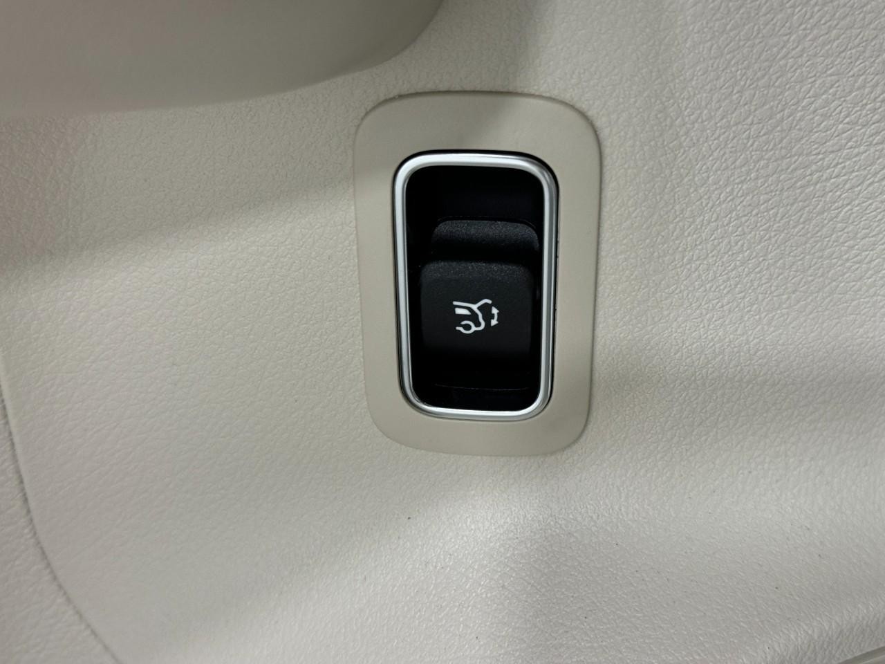 Mercedes-Benz GLB Vehicle Full-screen Gallery Image 26