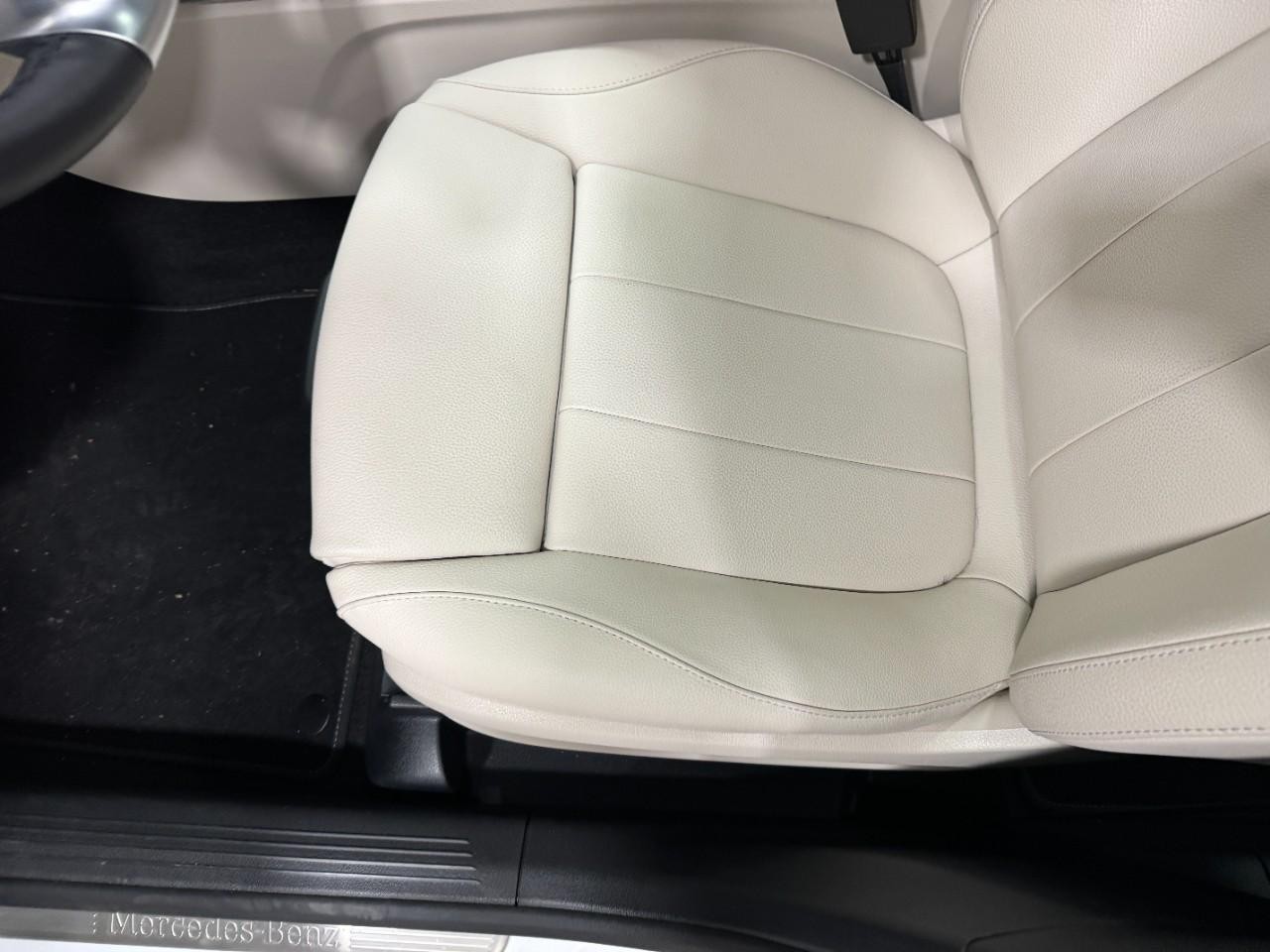 Mercedes-Benz GLB Vehicle Full-screen Gallery Image 28