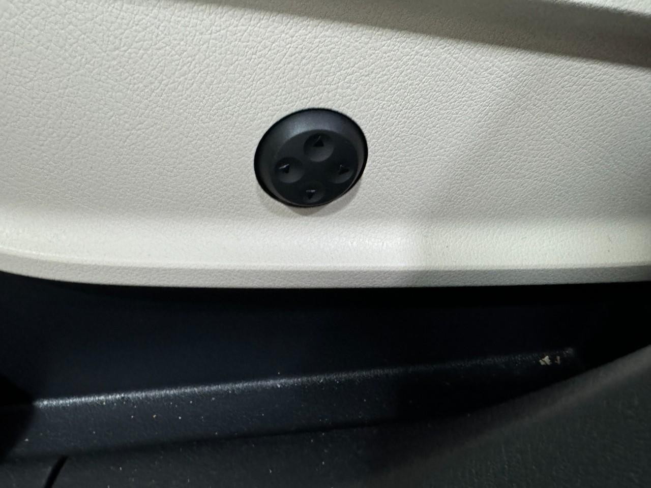 Mercedes-Benz GLB Vehicle Full-screen Gallery Image 29