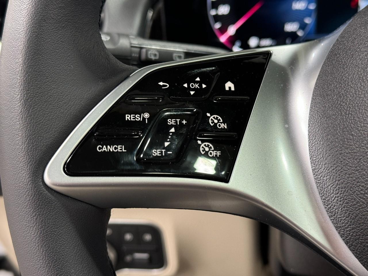 Mercedes-Benz GLB Vehicle Full-screen Gallery Image 31