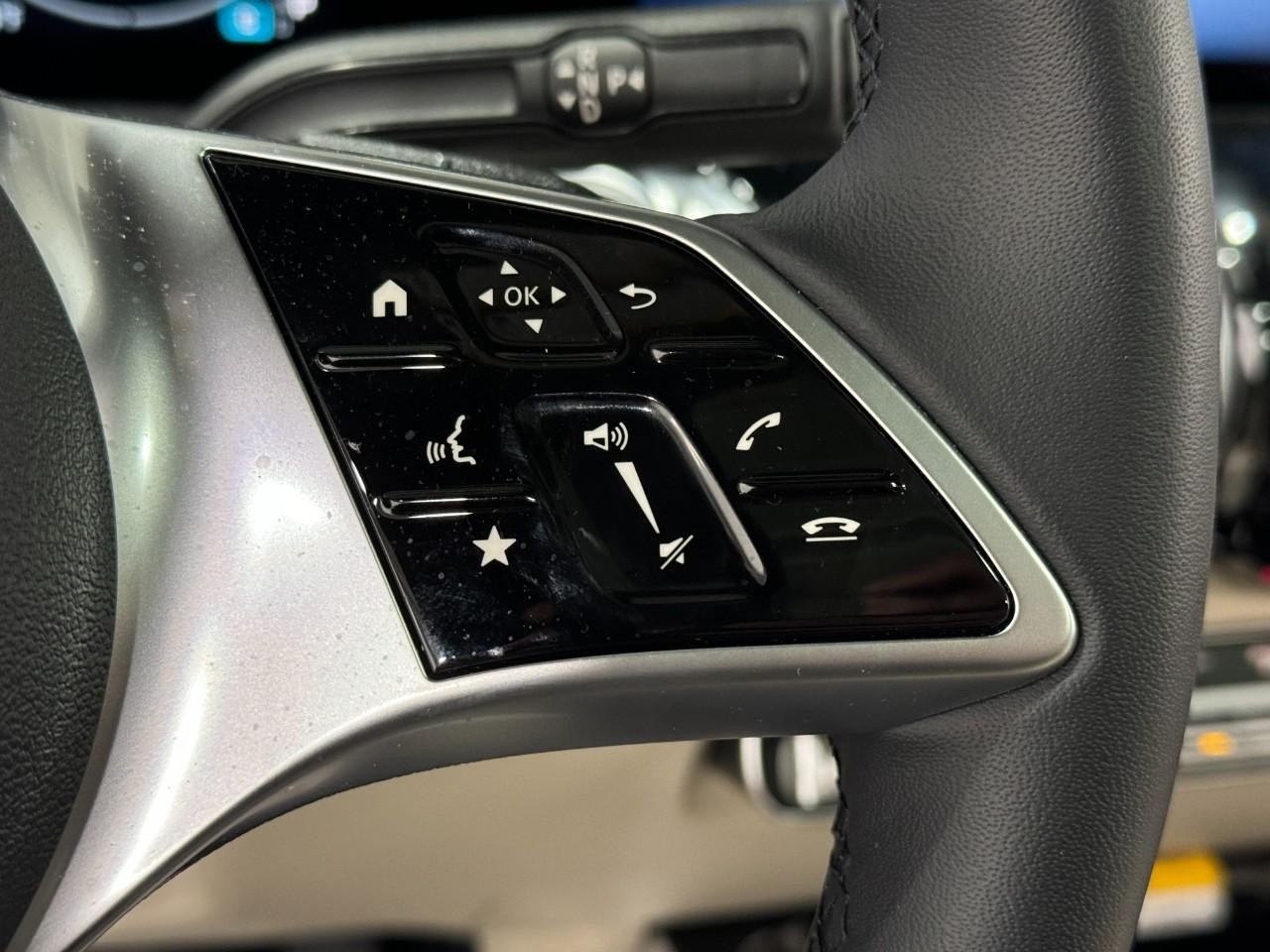 Mercedes-Benz GLB Vehicle Full-screen Gallery Image 32