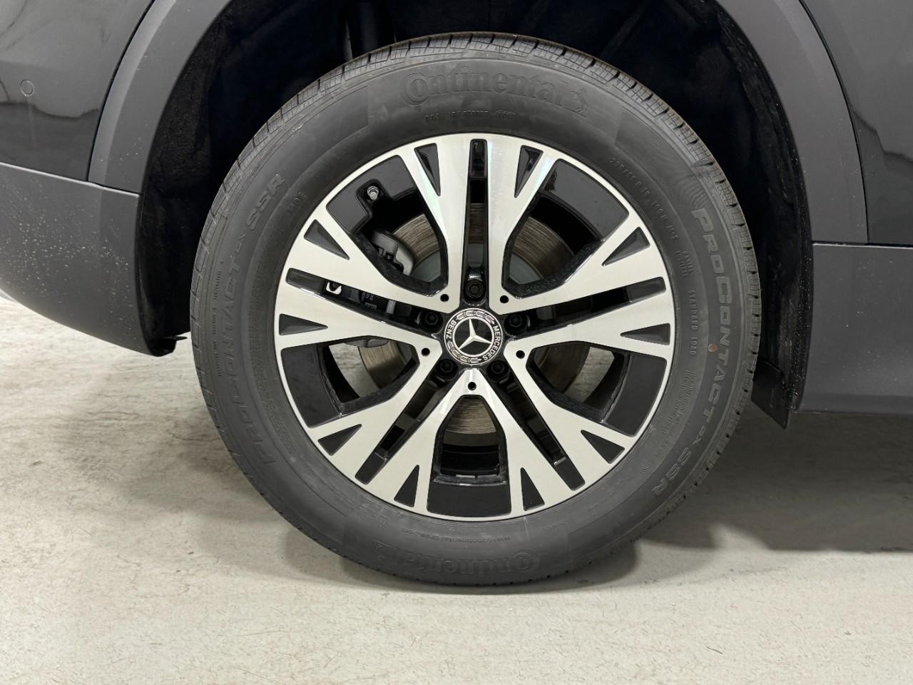 Mercedes-Benz GLB Vehicle Full-screen Gallery Image 5