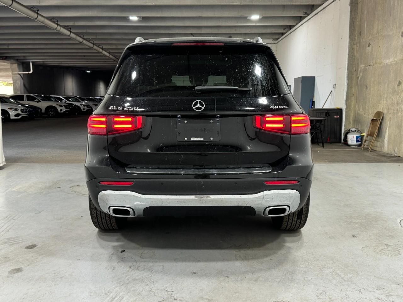 Mercedes-Benz GLB Vehicle Full-screen Gallery Image 9