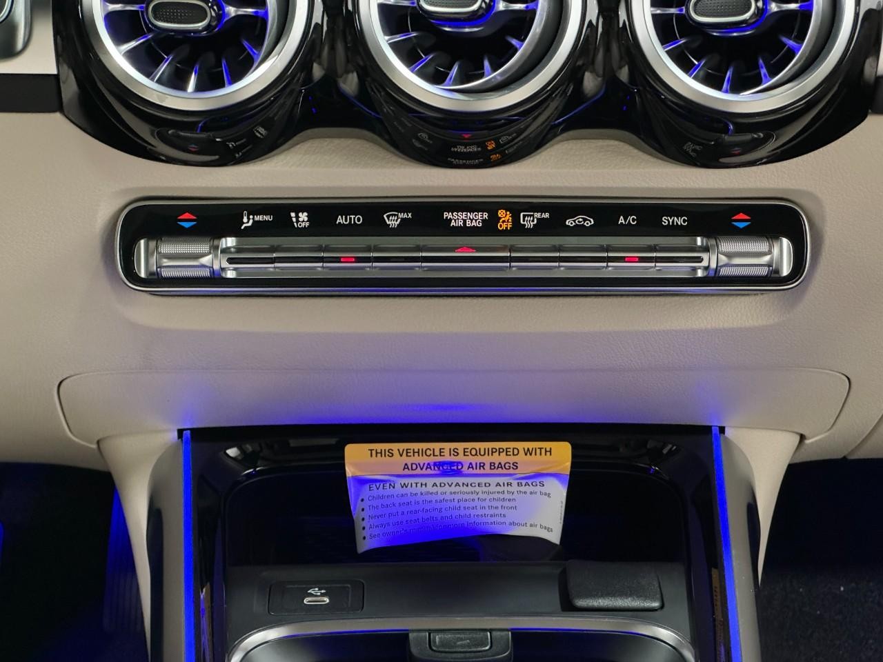 Mercedes-Benz GLB Vehicle Full-screen Gallery Image 15