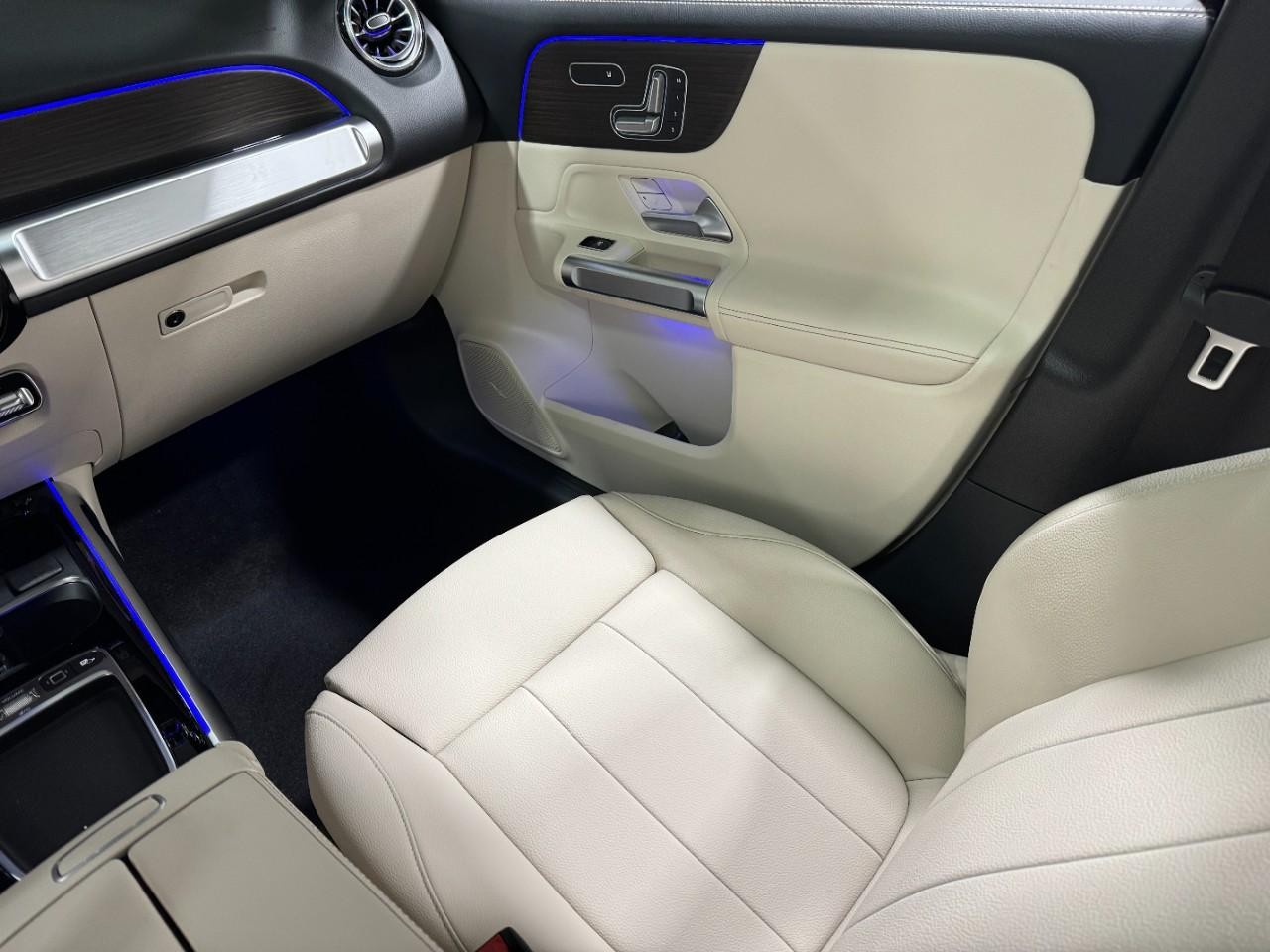 Mercedes-Benz GLB Vehicle Full-screen Gallery Image 17