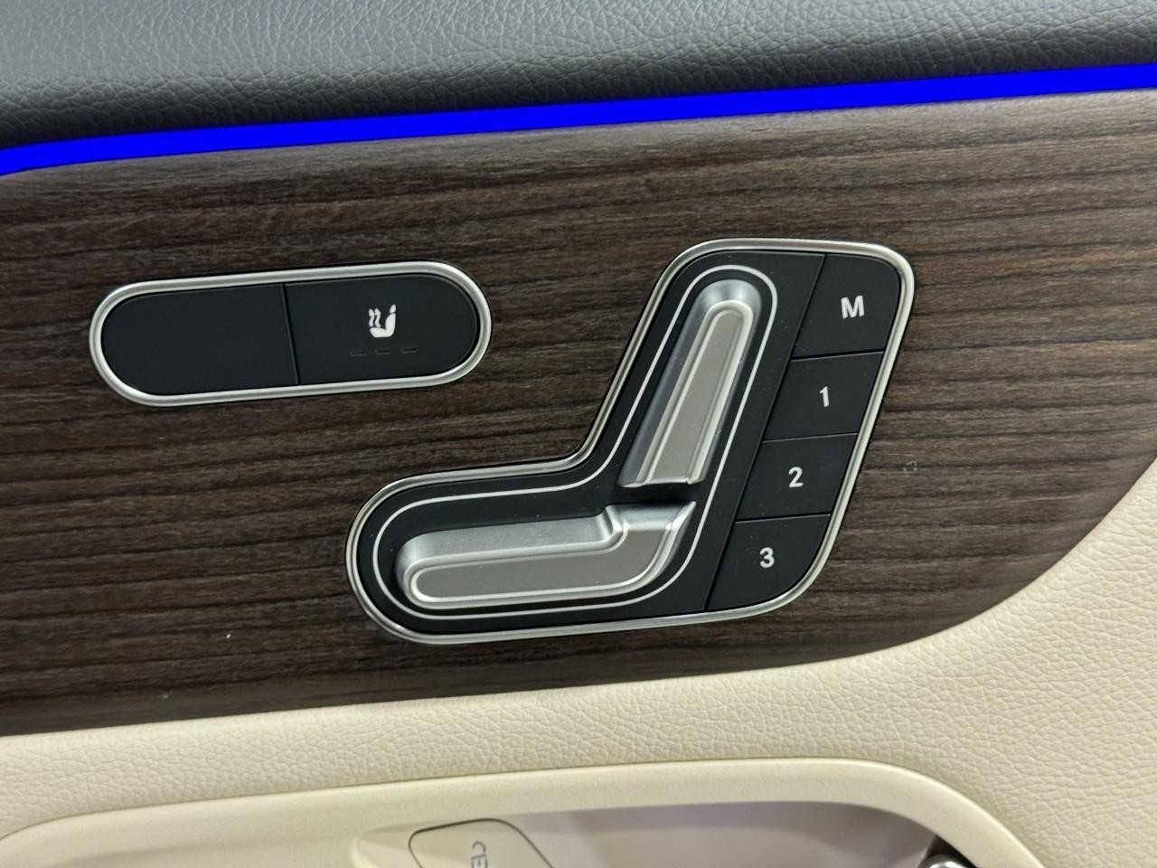 Mercedes-Benz GLB Vehicle Full-screen Gallery Image 21