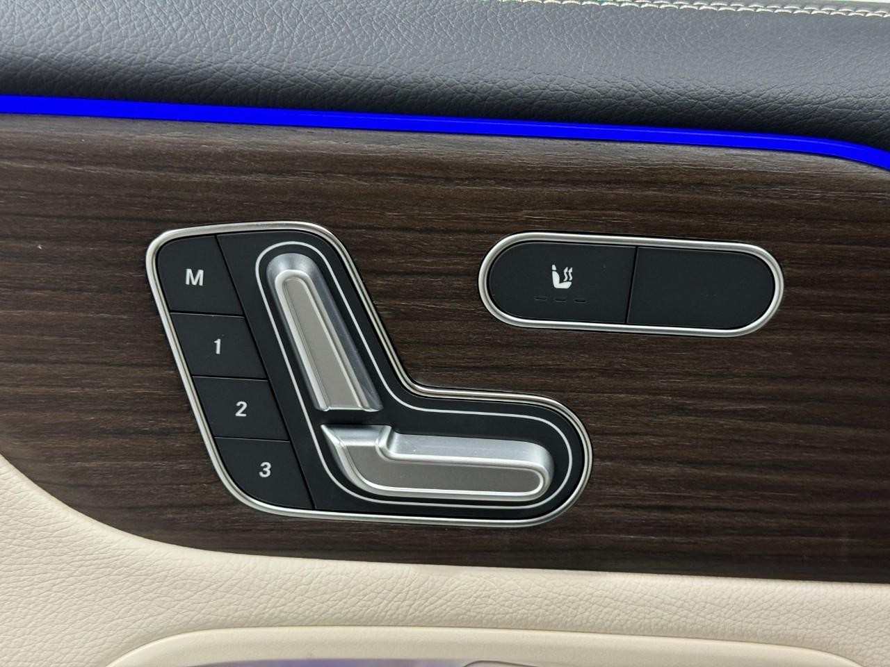 Mercedes-Benz GLB Vehicle Full-screen Gallery Image 24