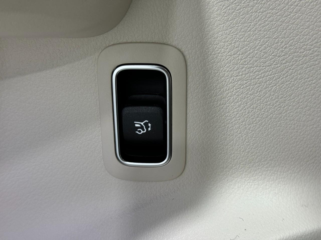 Mercedes-Benz GLB Vehicle Full-screen Gallery Image 27