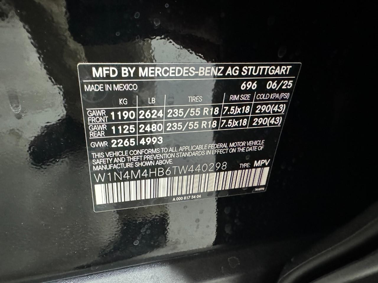 Mercedes-Benz GLB Vehicle Full-screen Gallery Image 37