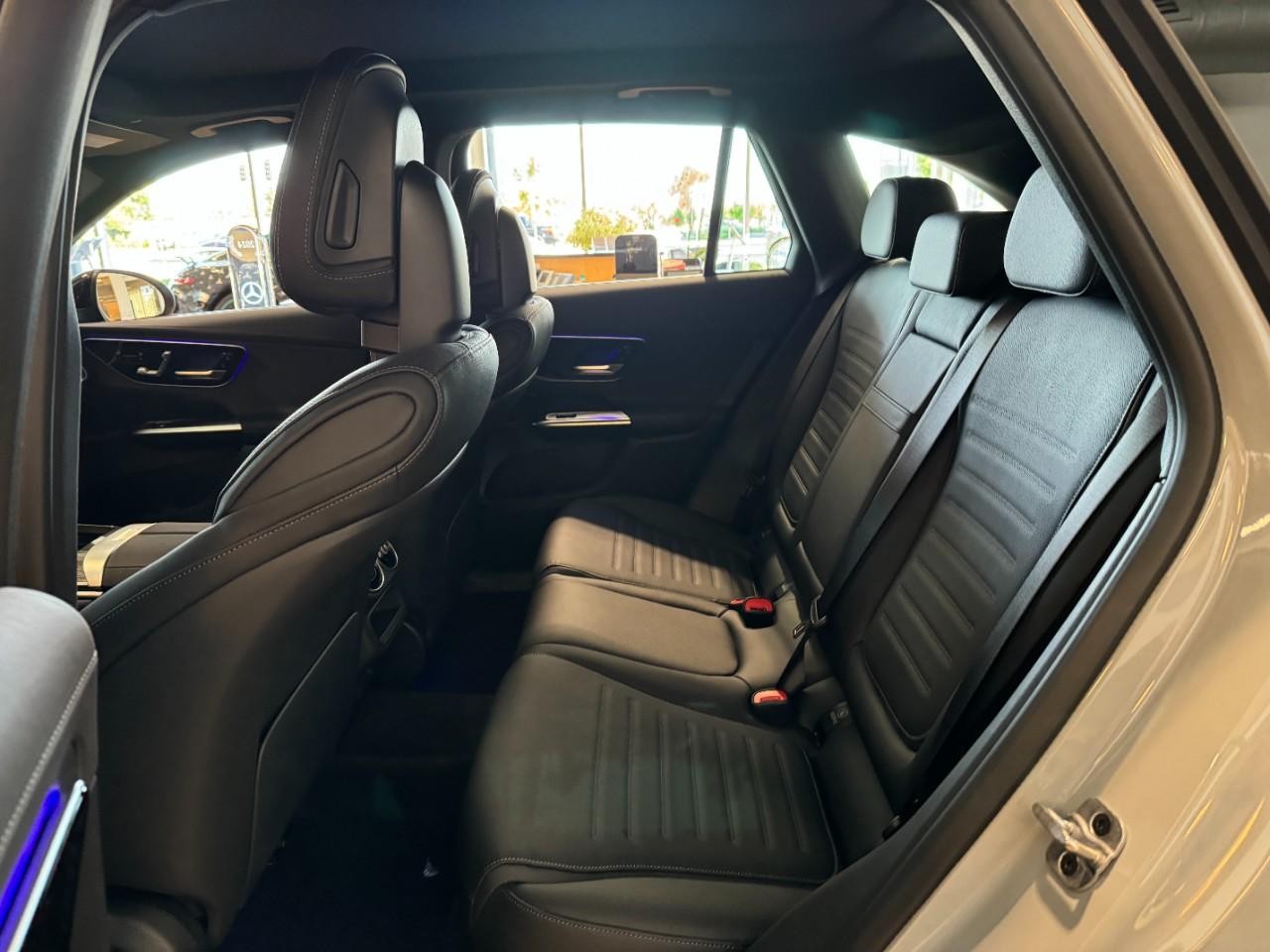 Mercedes-Benz GLC Vehicle Full-screen Gallery Image 8