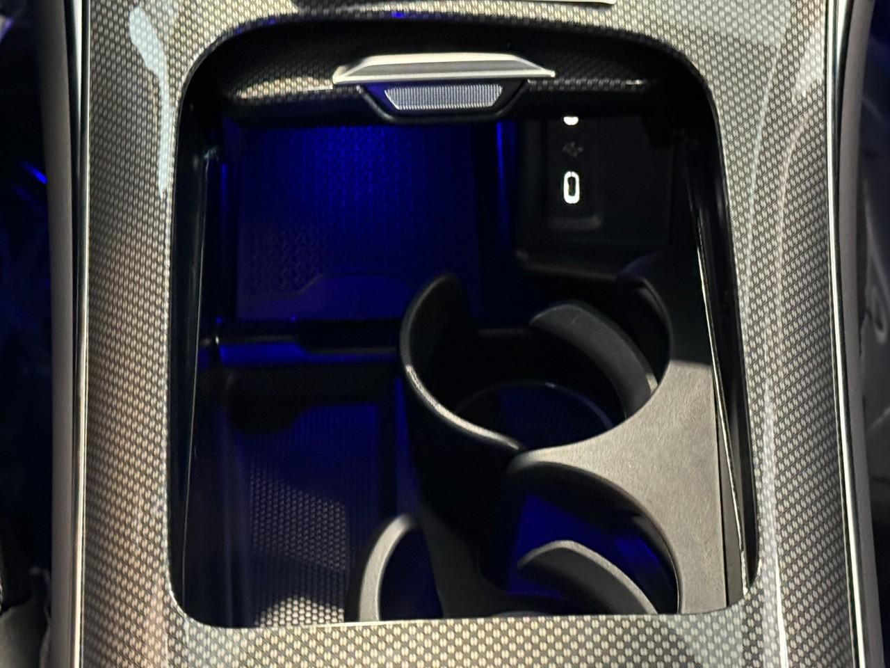 Mercedes-Benz GLC Vehicle Full-screen Gallery Image 15