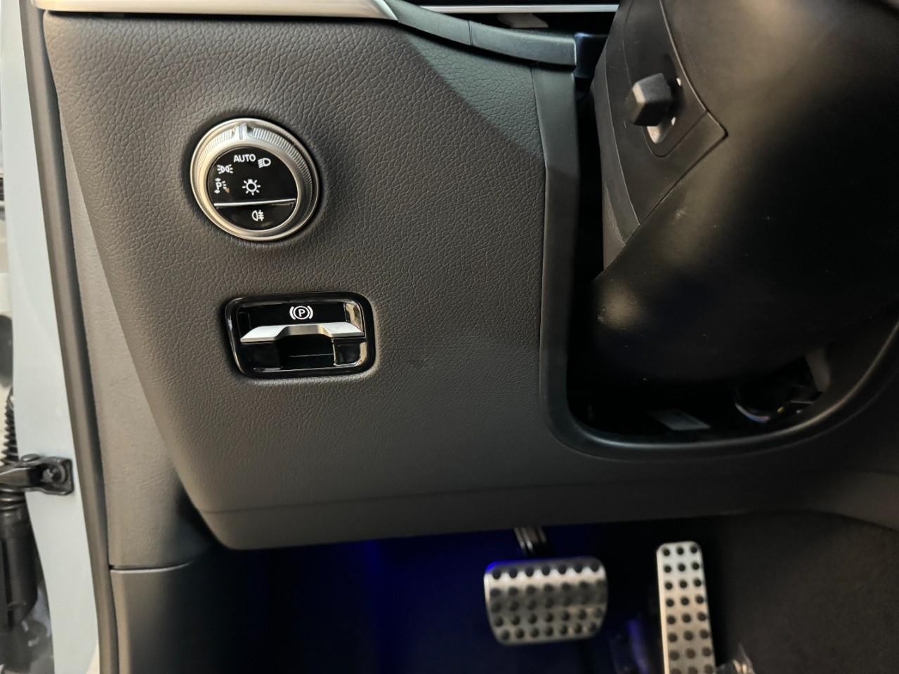 Mercedes-Benz GLC Vehicle Full-screen Gallery Image 30