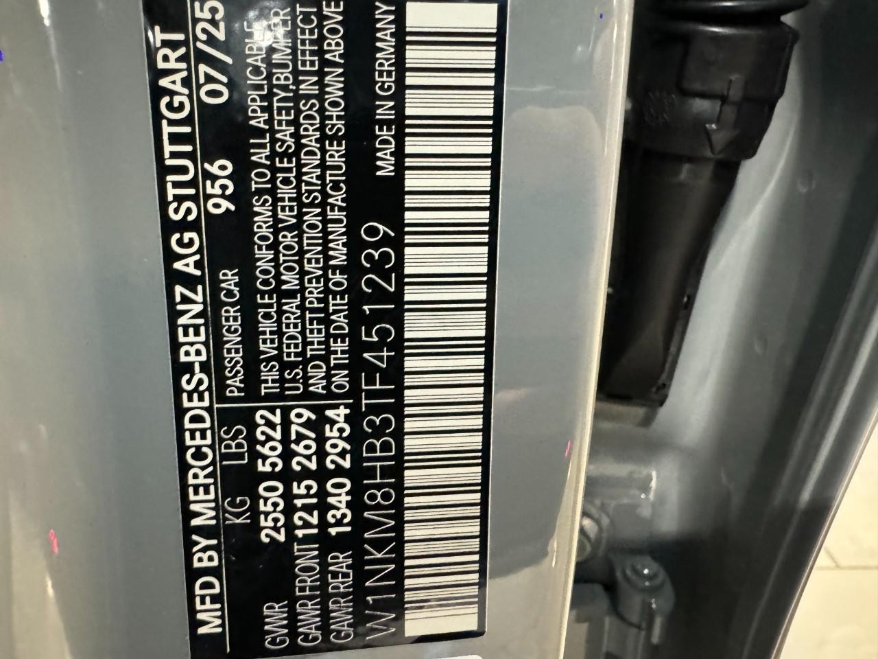 Mercedes-Benz GLC Vehicle Full-screen Gallery Image 35