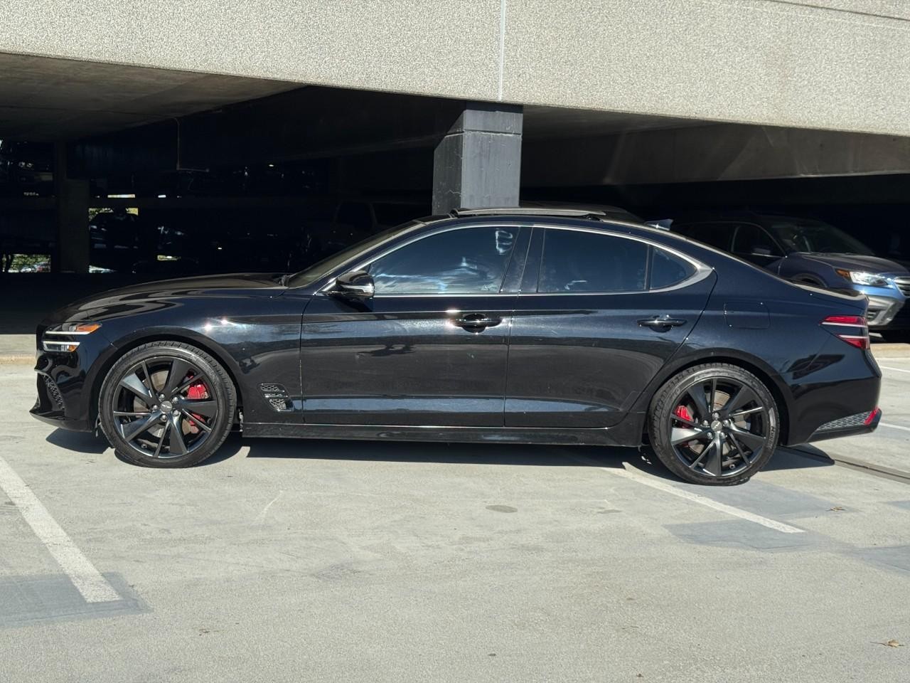 Genesis G70 Vehicle Full-screen Gallery Image 2