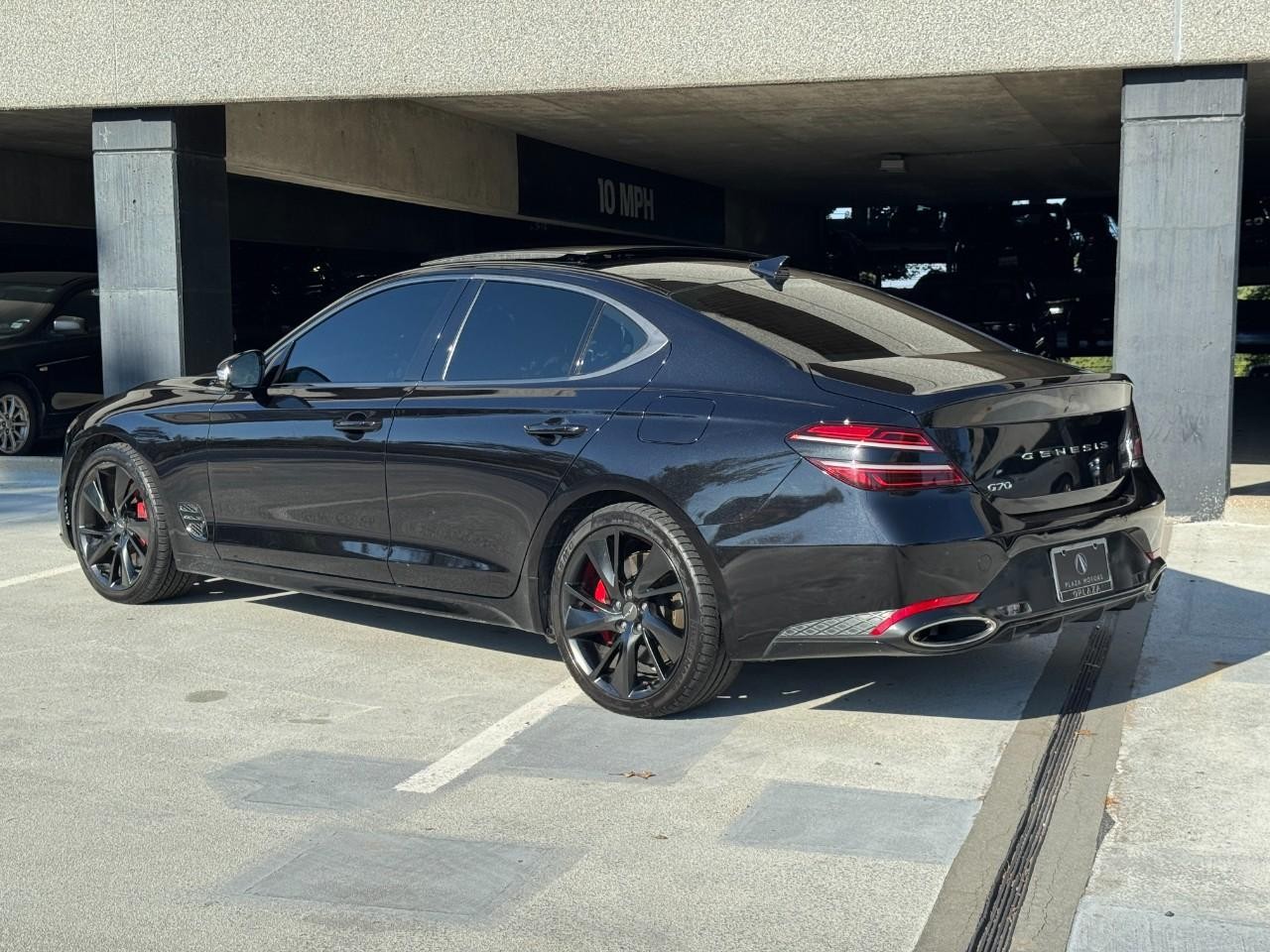 Genesis G70 Vehicle Full-screen Gallery Image 3
